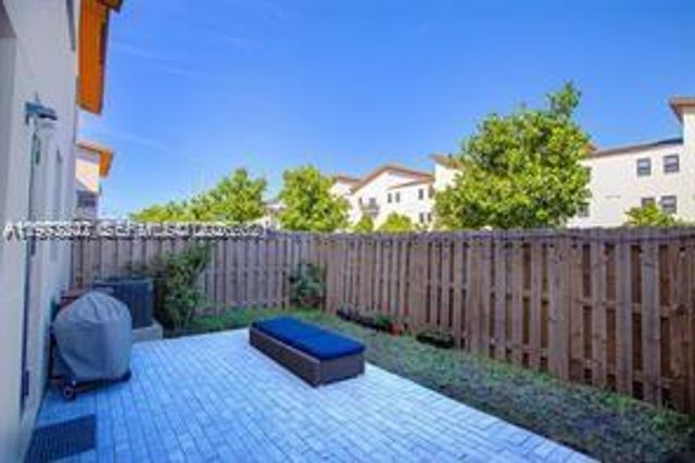 10521 NW 81st Ter, Doral, FL 33178