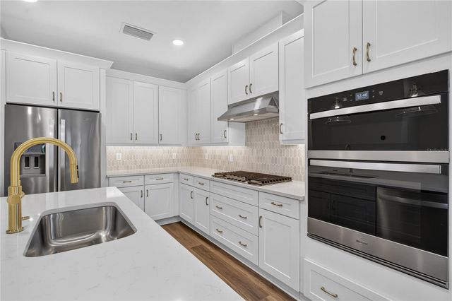 5888 WINDBREAK COURT, Apollo Beach, FL 33572