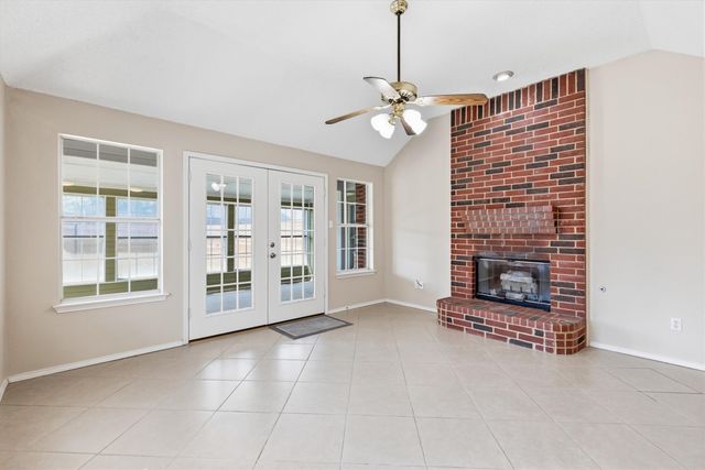 1622 Glenmore Drive, Lewisville, TX 75077