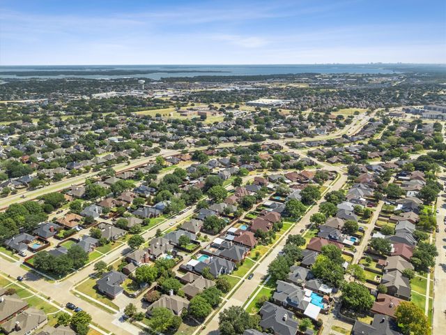 1622 Glenmore Drive, Lewisville, TX 75077