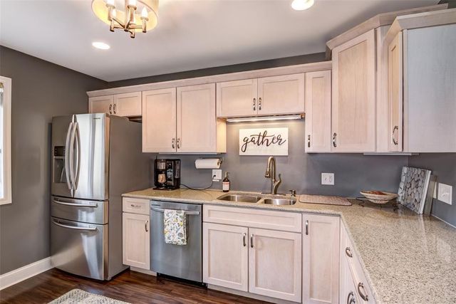 1312 Knollwood Trail, Altoona, WI 54720