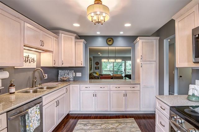 1312 Knollwood Trail, Altoona, WI 54720
