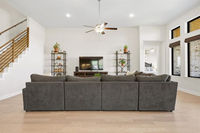 1216 Scenic Oaks DR, Georgetown, TX 78628