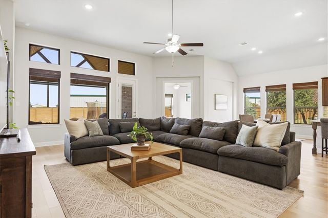 1216 Scenic Oaks DR, Georgetown, TX 78628