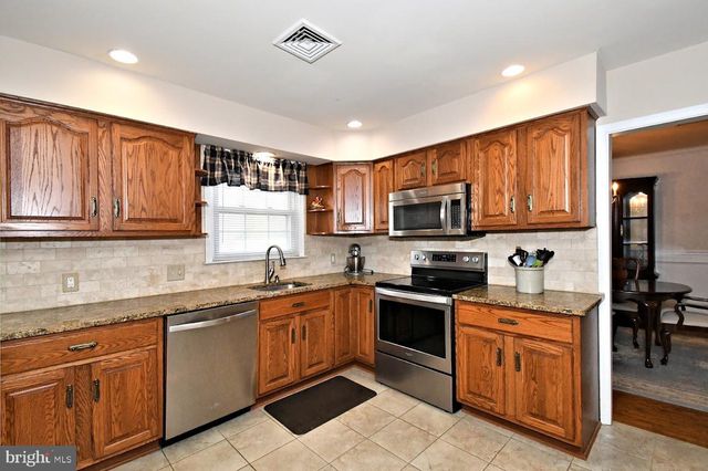 31 FARBER DR, Chalfont, PA 18914