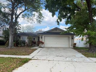 8753 HAMPDEN DRIVE, Tampa, FL 33626