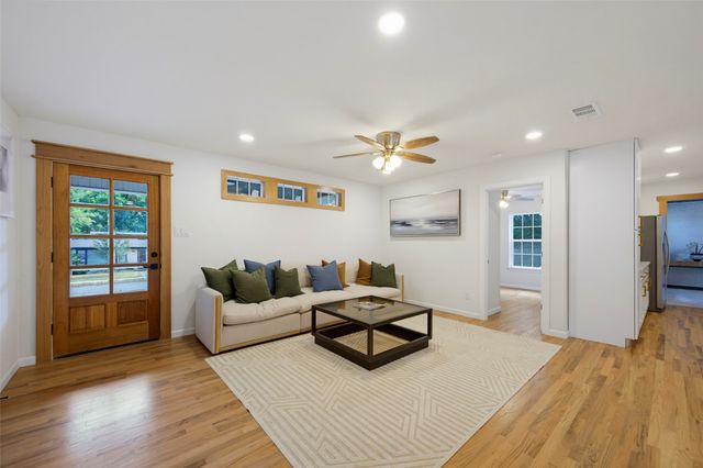 6909 Park Place Drive, Richland Hills, TX 76118