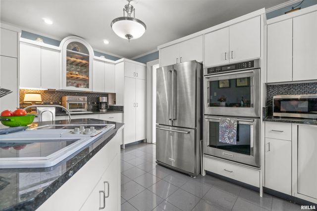 5934 N ELM Lane, Peoria, IL 61614