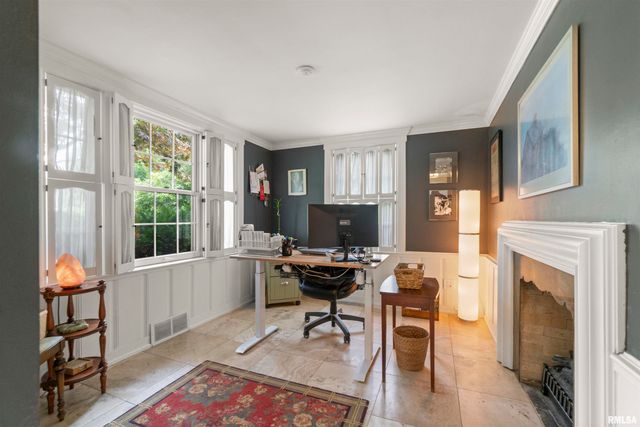 5934 N ELM Lane, Peoria, IL 61614