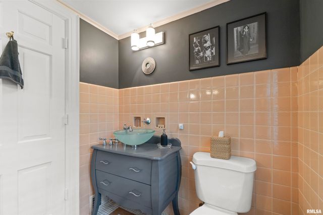 5934 N ELM Lane, Peoria, IL 61614