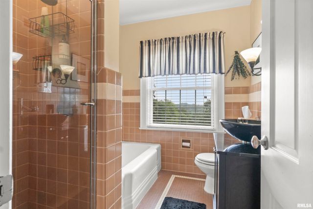 5934 N ELM Lane, Peoria, IL 61614