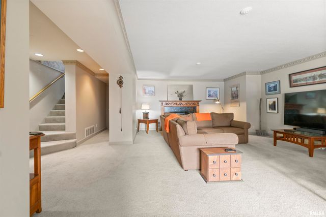 5934 N ELM Lane, Peoria, IL 61614