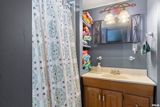 5934 N ELM Lane, Peoria, IL 61614