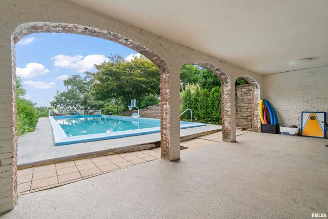 5934 N ELM Lane, Peoria, IL 61614