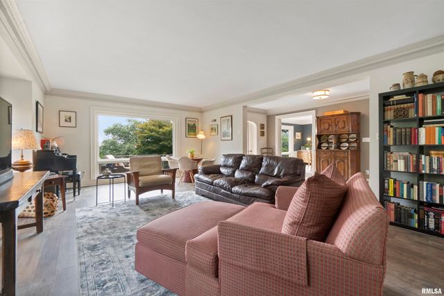 5934 N ELM Lane, Peoria, IL 61614