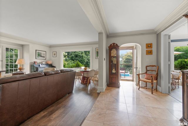 5934 N ELM Lane, Peoria, IL 61614