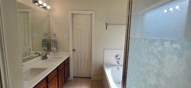 1903 Roaring Springs Drive, Pearland, TX 77584