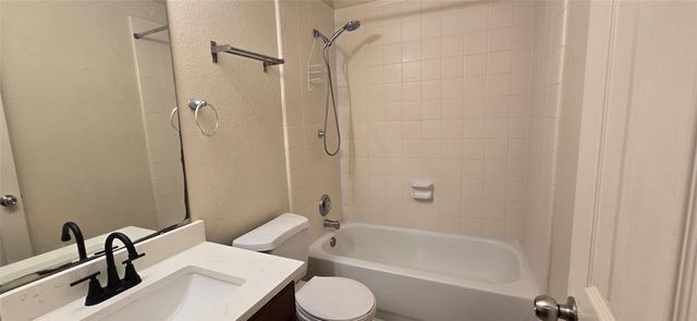 1903 Roaring Springs Drive, Pearland, TX 77584