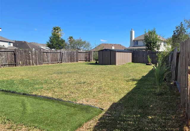 1903 Roaring Springs Drive, Pearland, TX 77584