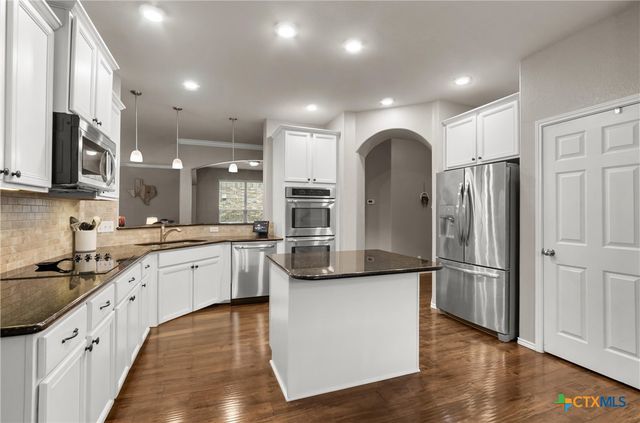 1316 Blue Leaf Drive, Temple, TX 76502