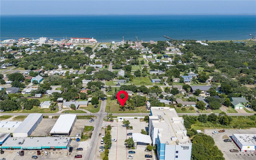 606 Fulton Ave, Rockport, TX 78382 — photo 2