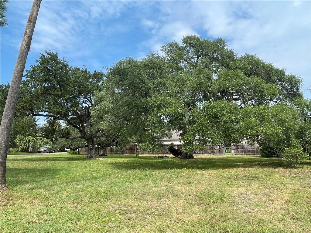 606 Fulton Ave, Rockport, TX 78382 — photo 4