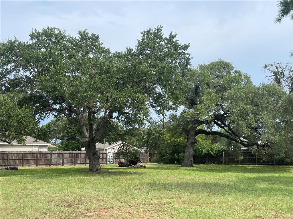 606 Fulton Ave, Rockport, TX 78382 — photo 5