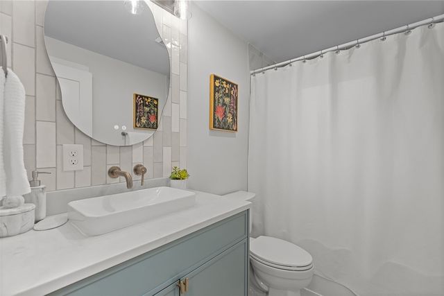 3901 151st Avenue SE, Bellevue, WA 98006