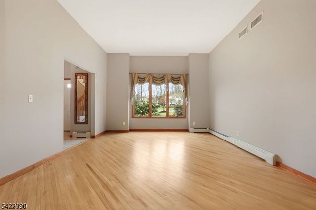 17 Sherbrooke Dr, Lincoln Park Boro, NJ 07035