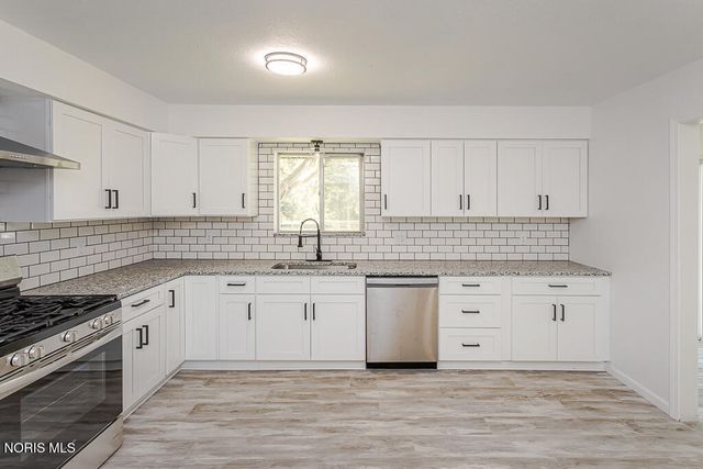 1568 County Road D, Swanton, OH 43558