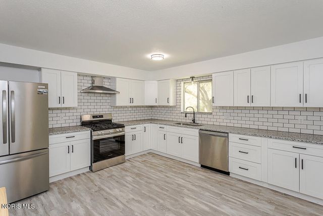 1568 County Road D, Swanton, OH 43558