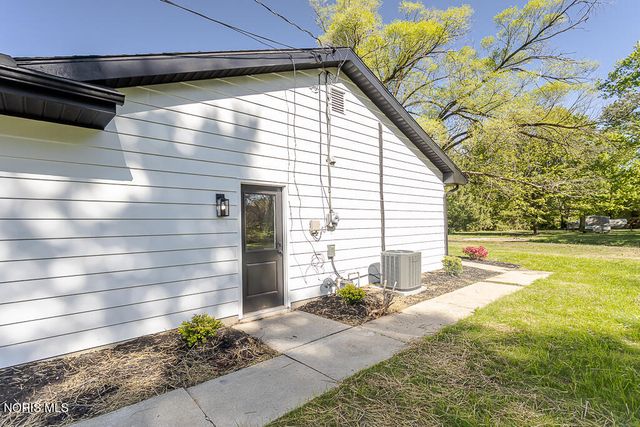 1568 County Road D, Swanton, OH 43558