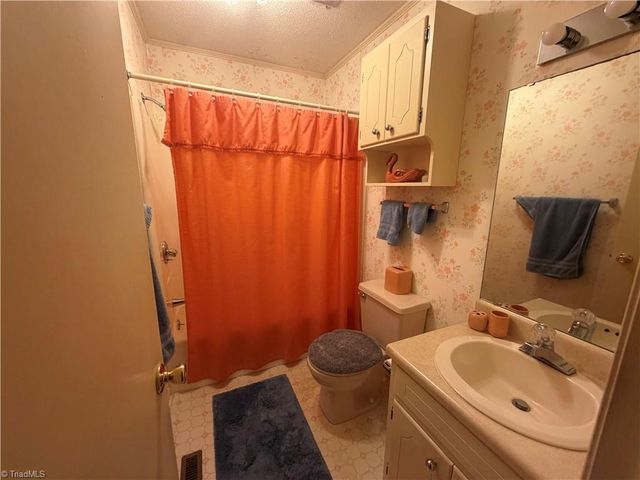 124 S Byrd Street, Eden, NC 27288