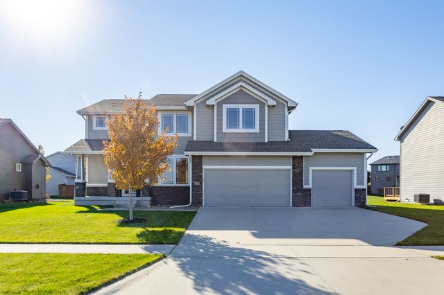 620 NE Brookshire Drive, Waukee, IA 50263