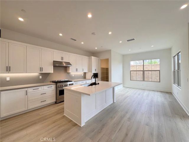 120 Awning, Irvine, CA 92618