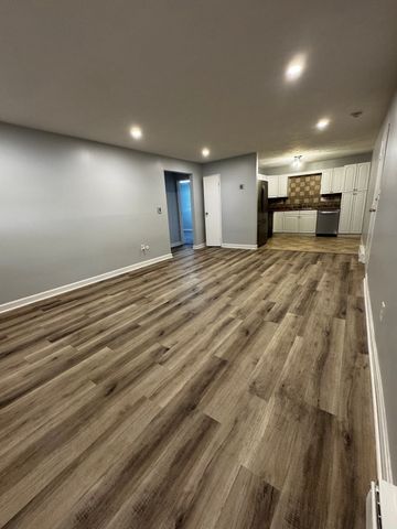6 Walker Rd 4, North Andover, MA 01845