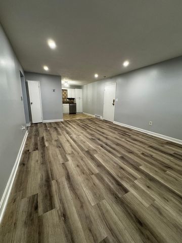 6 Walker Rd 4, North Andover, MA 01845
