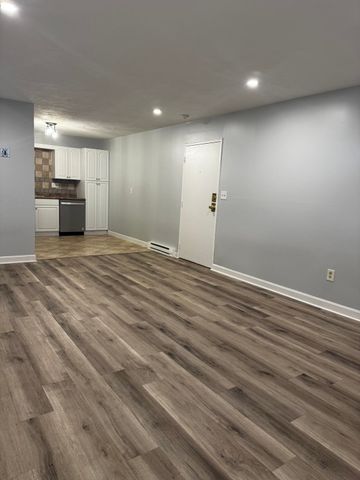 6 Walker Rd 4, North Andover, MA 01845