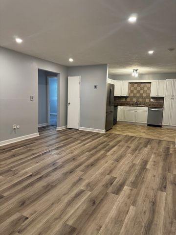 6 Walker Rd 4, North Andover, MA 01845