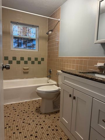 6 Walker Rd 4, North Andover, MA 01845