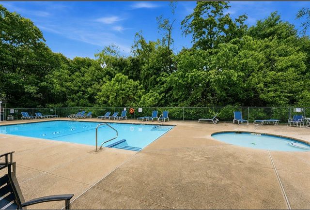 6 Walker Rd 4, North Andover, MA 01845