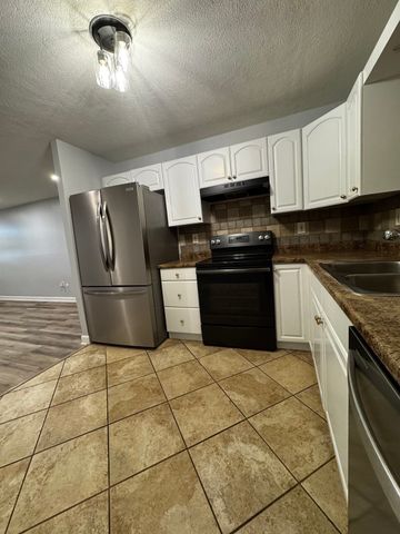 6 Walker Rd 4, North Andover, MA 01845