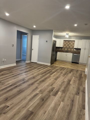 6 Walker Rd 4, North Andover, MA 01845