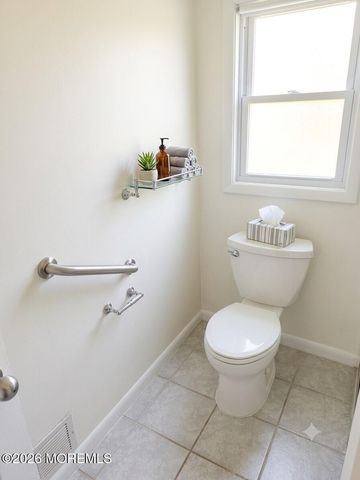 9 Green Ridge Drive, Toms River, NJ 08757