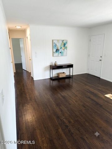 9 Green Ridge Drive, Toms River, NJ 08757
