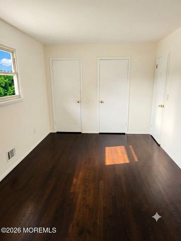 9 Green Ridge Drive, Toms River, NJ 08757