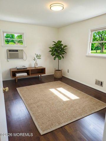 9 Green Ridge Drive, Toms River, NJ 08757