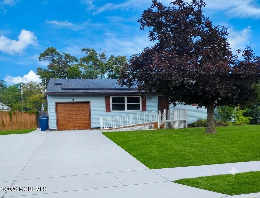 9 Green Ridge Drive, Toms River, NJ 08757