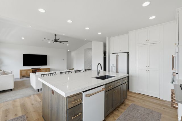 945 S 1700 W, Layton, UT 84041