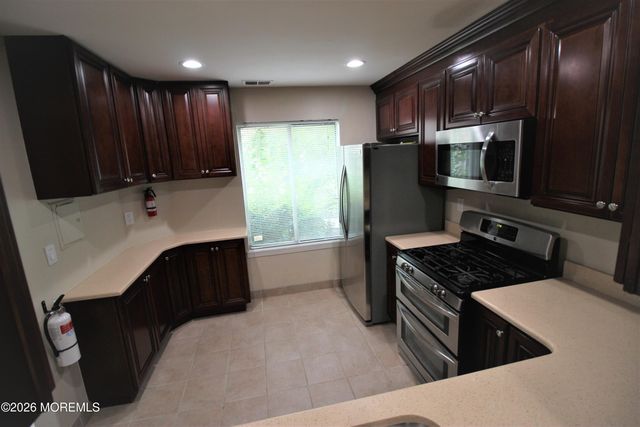 1059 Schmidt Lane, North Brunswick, NJ 08902
